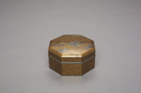 Japan%2C%20unknown%20artist%2C%20%3Cb%3E%3Ci%3E%20Octagonal%20incense%20box%20with%20design%20of%20waves%20and%20rocks%20under%20a%20full%20moon%3C%2Fi%3E%3C%2Fb%3E%2C%2017th%2Fearly%2018th%20century%2C%20lacquered%20wood%20with%20maki-e%20decoration%20and%20metal%20fittings%3B%20custom%20wooden%20box%20and%20cloth%20pouch%2C%20The%20John%20Yeon%20Collection%3B%20Gift%20of%20Richard%20Louis%20Brown%2C%20public%20domain%2C%202012.30.5a-e